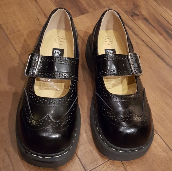 brogue mary janes